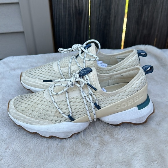 Sorel Cream Sneakers with Blue Highlights Size 8.5 - Picture 4 of 9